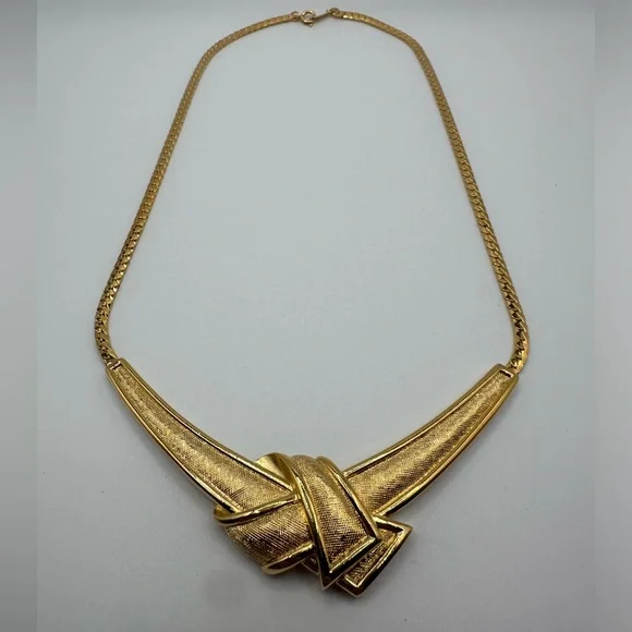 Vintage Avon Gold-Tone Knot Necklace - Picture 3 of 5
